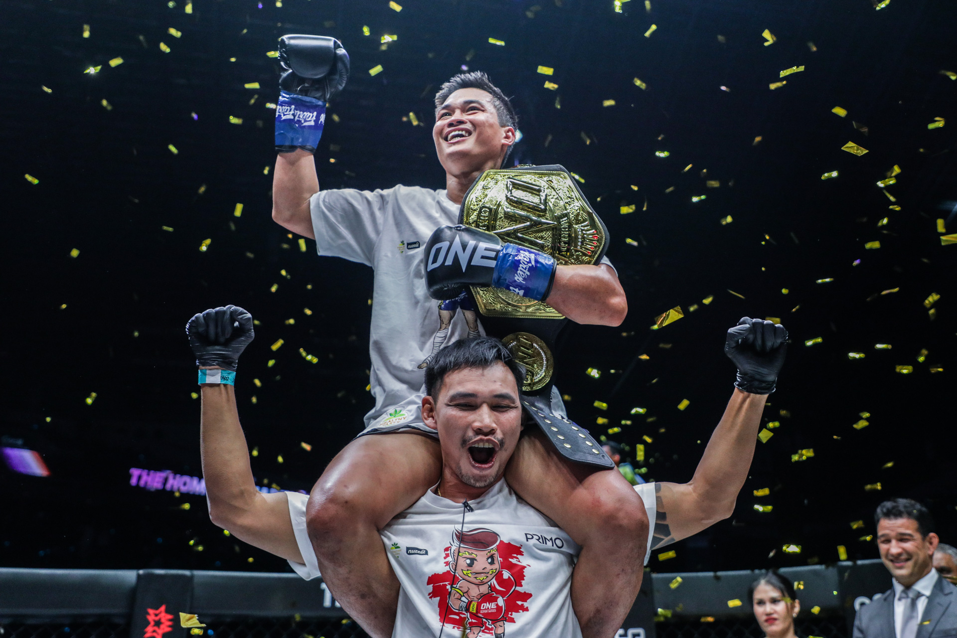 Petchtanong Petchfergus with ONE Bantamweight Kickboxing World Championship belt at ONE 163