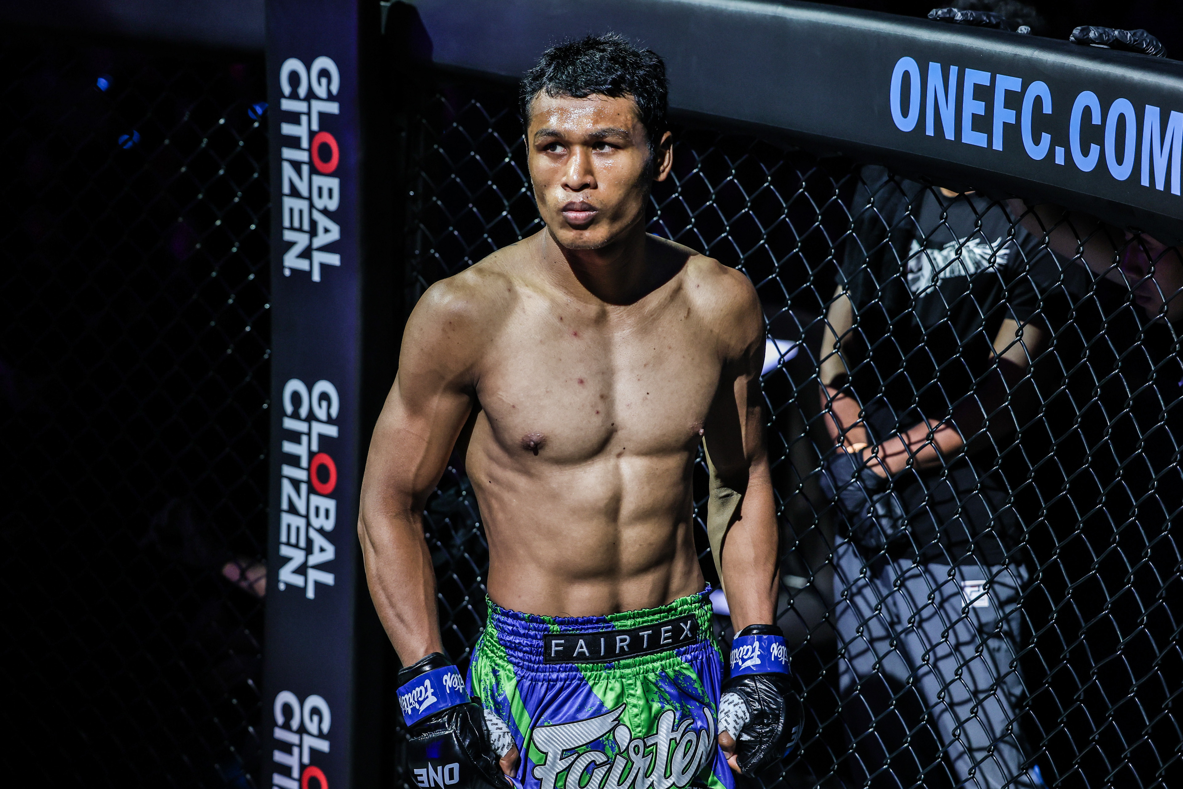 Muay Thai star "Smokin" Jo Nattawut